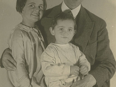 Otto Frank mit Margot und Anne