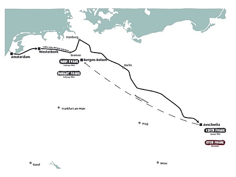 Ein Foto von einer Karte Mitteleuropas, auf der unterschiedliche Orte gekennzeichnet sind. Von links oben nach rechts unten sind eine durchgezogene und eine gestrichelte Linie zu sehen. Neben den Linien und an zwei Orten stehen Namen von vier Personen.